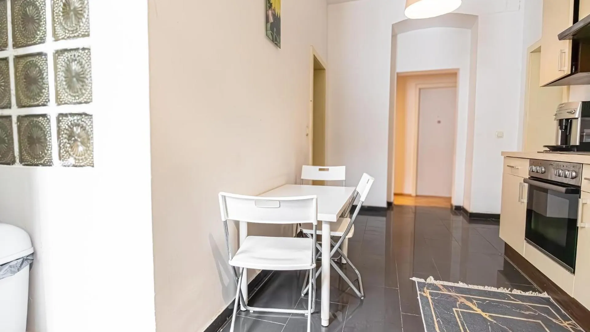 Near Danube & Millenium Tower - Massive Shared 4Br Apt Viena 0*,