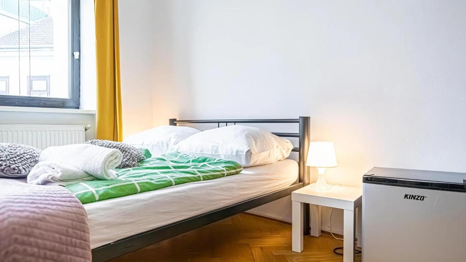 Apartamento Near Danube & Millenium Tower - Massive Shared 4Br Apt Viena