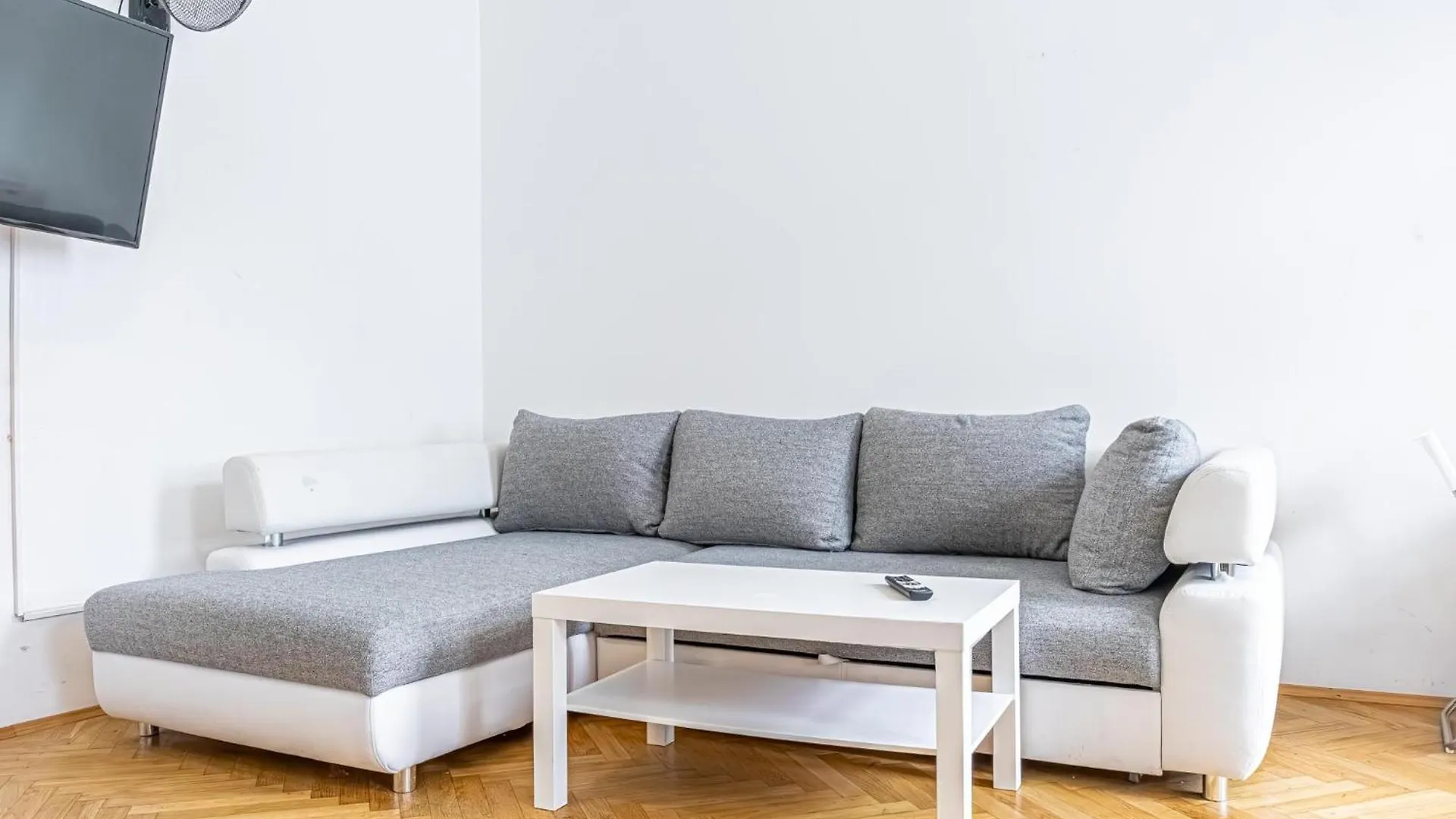 Apartamento Near Danube & Millenium Tower - Massive Shared 4Br Apt Viena Austria
