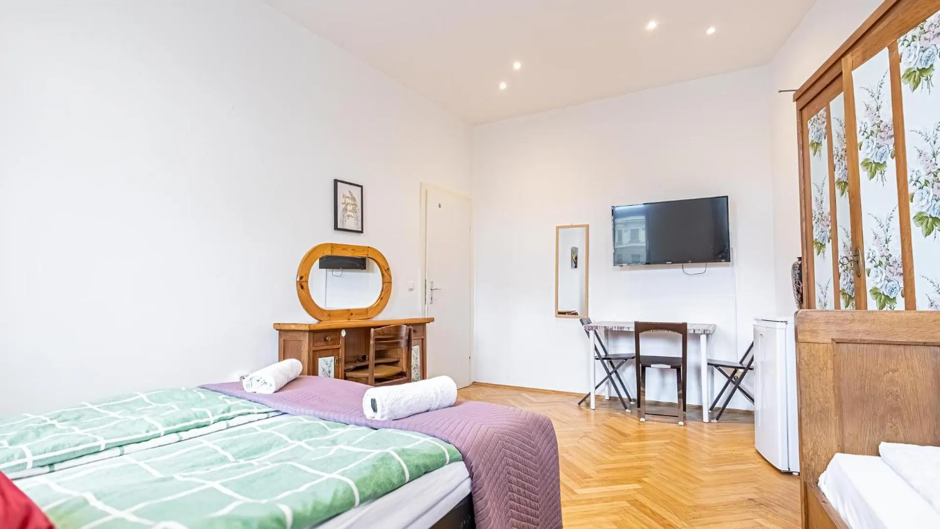 Apartamento Near Danube & Millenium Tower - Massive Shared 4Br Apt Viena