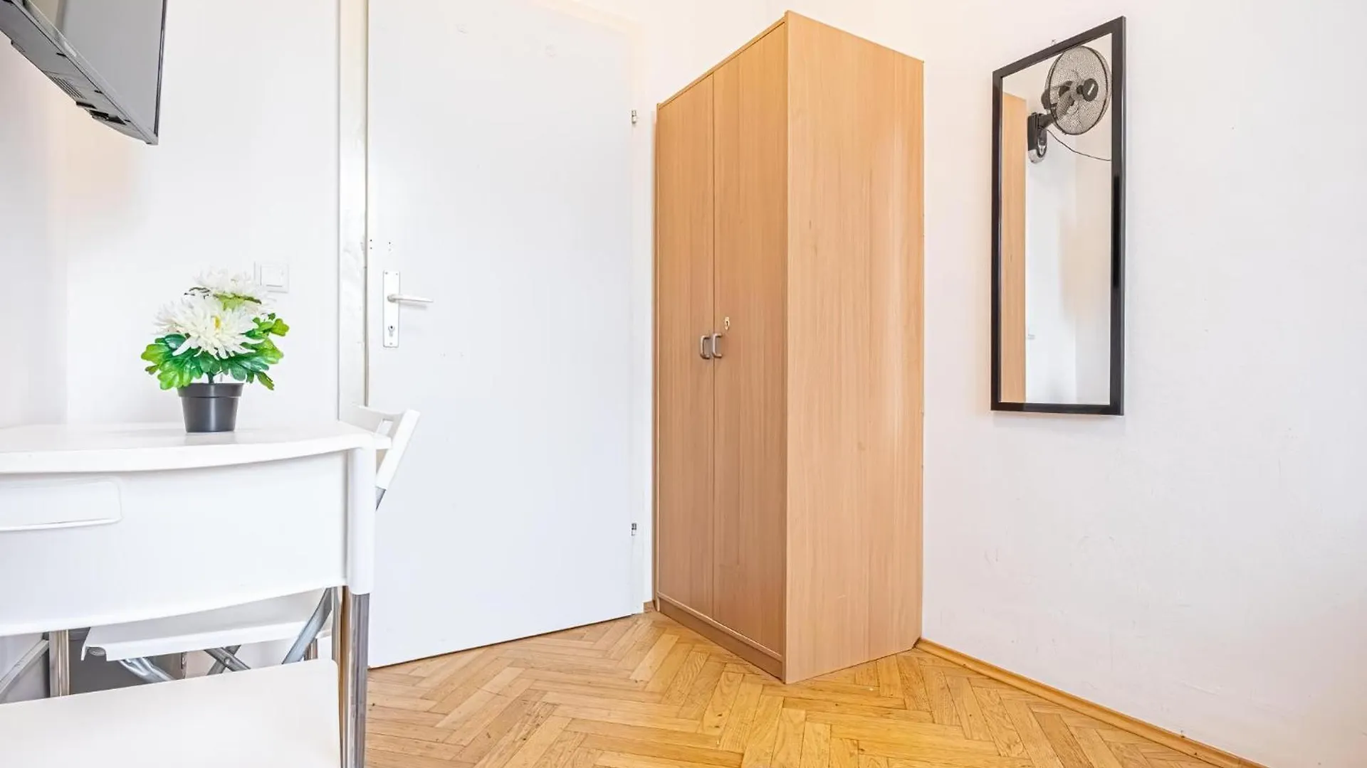 Apartamento Near Danube & Millenium Tower - Massive Shared 4Br Apt Viena
