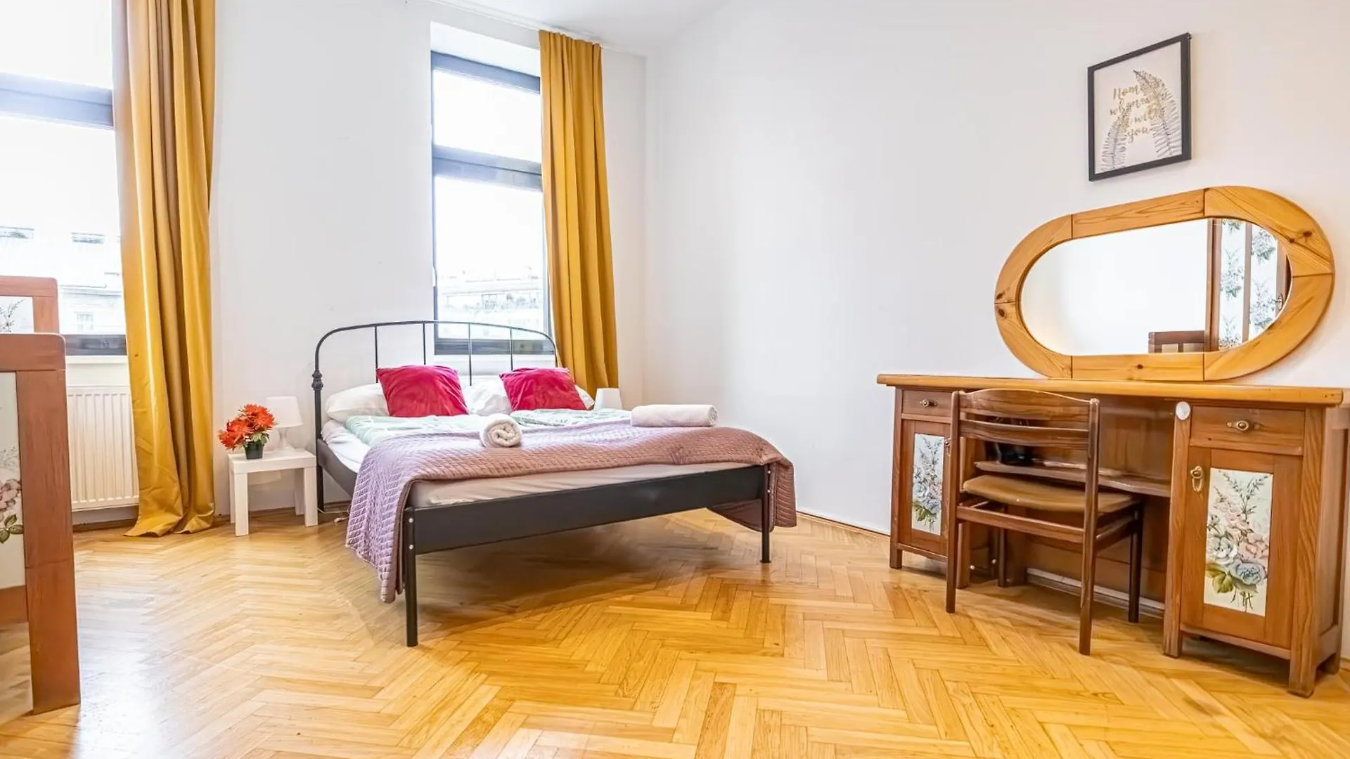 Near Danube & Millenium Tower - Massive Shared 4Br Apt Viena 0*,  Austria