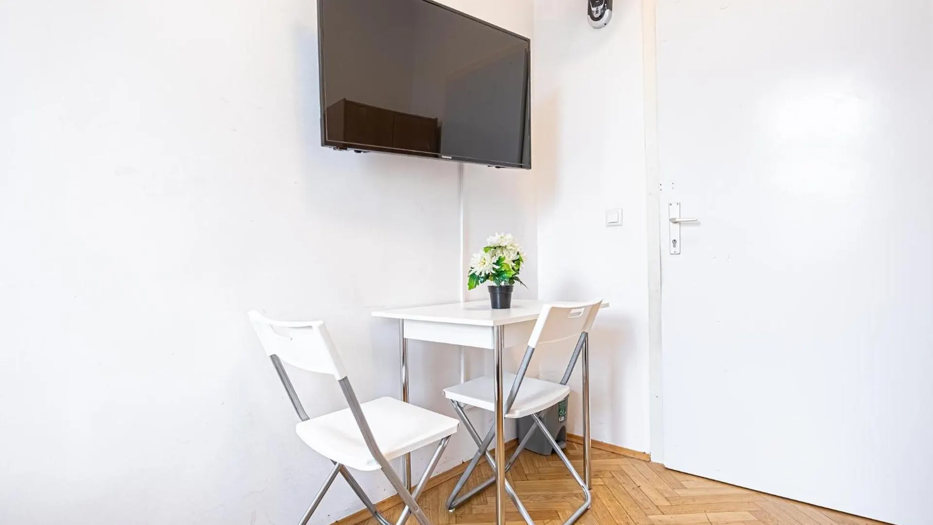 Apartamento Near Danube & Millenium Tower - Massive Shared 4Br Apt Viena