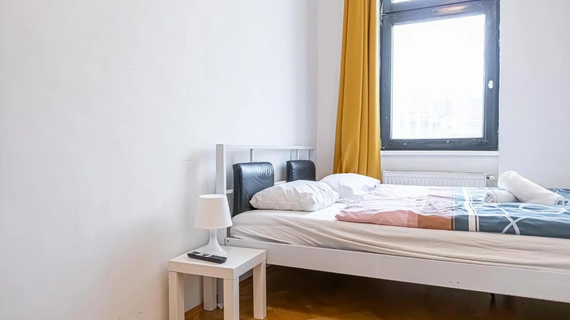 Near Danube & Millenium Tower - Massive Shared 4Br Apt Viena Apartamento