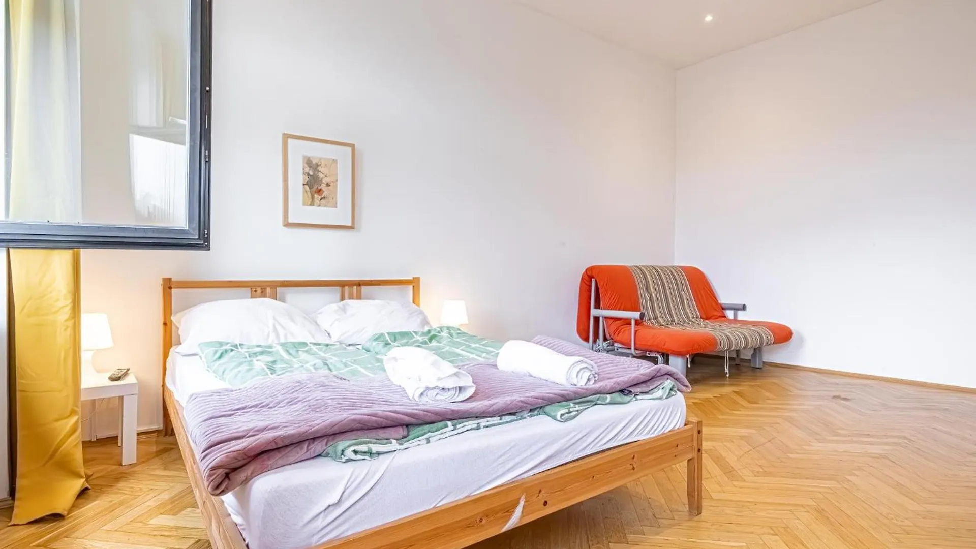 Near Danube & Millenium Tower - Massive Shared 4Br Apt Viena 0*,  Austria