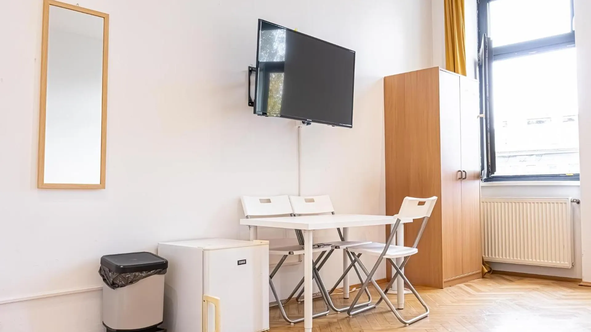 Apartamento Near Danube & Millenium Tower - Massive Shared 4Br Apt Viena Austria