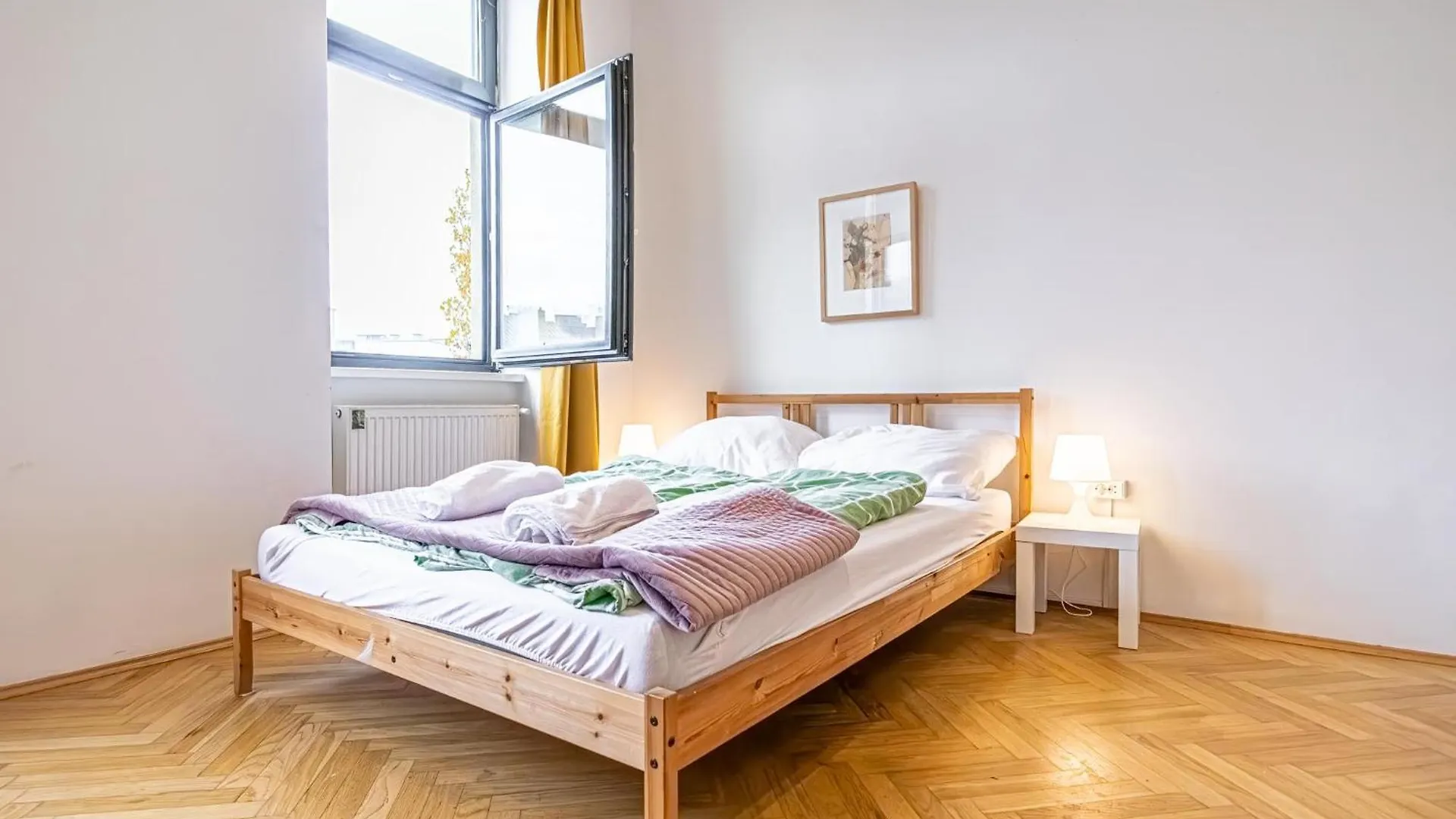 Near Danube & Millenium Tower - Massive Shared 4Br Apt Viena 0*,