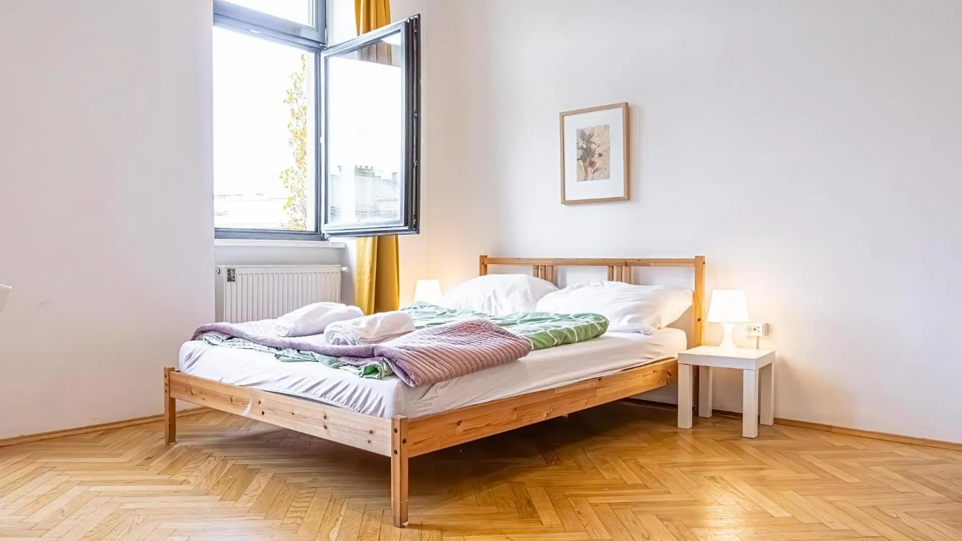 Near Danube & Millenium Tower - Massive Shared 4Br Apt Viena
