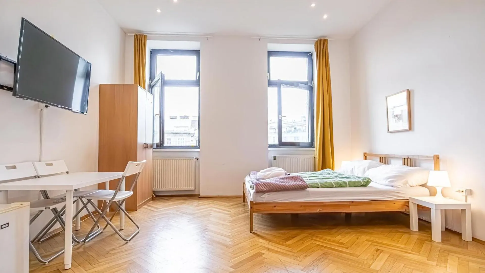 Near Danube & Millenium Tower - Massive Shared 4Br Apt Viena 0*,