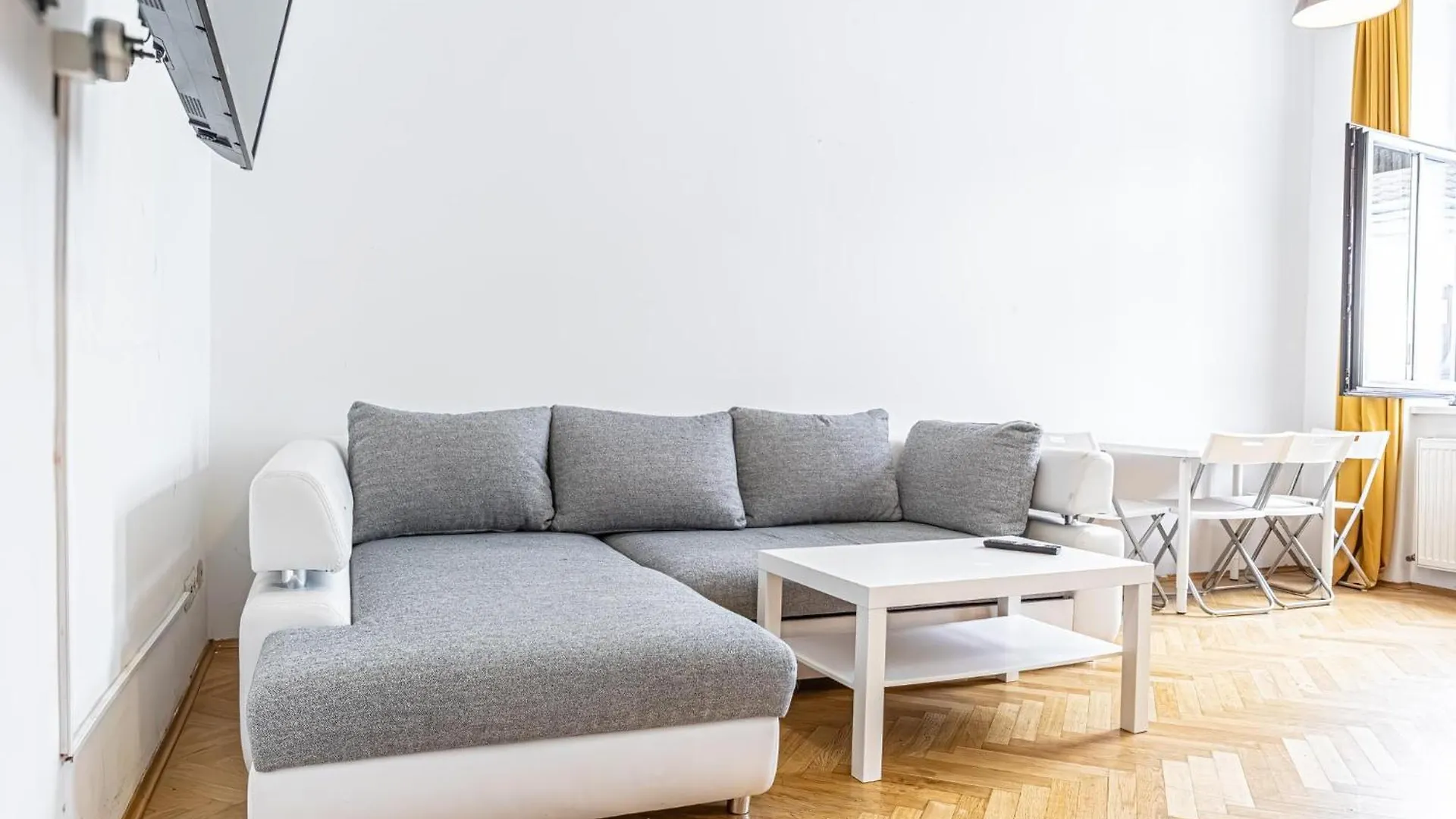 Near Danube & Millenium Tower - Massive Shared 4Br Apt Viena Apartamento