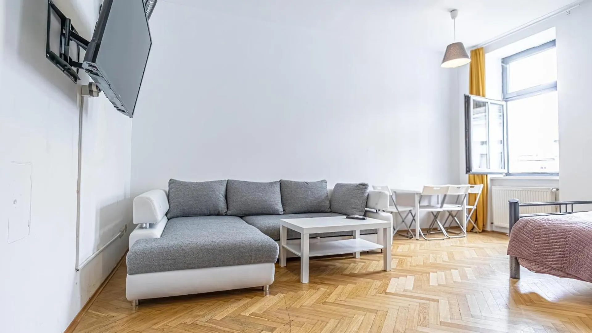 Near Danube & Millenium Tower - Massive Shared 4Br Apt Viena Apartamento
