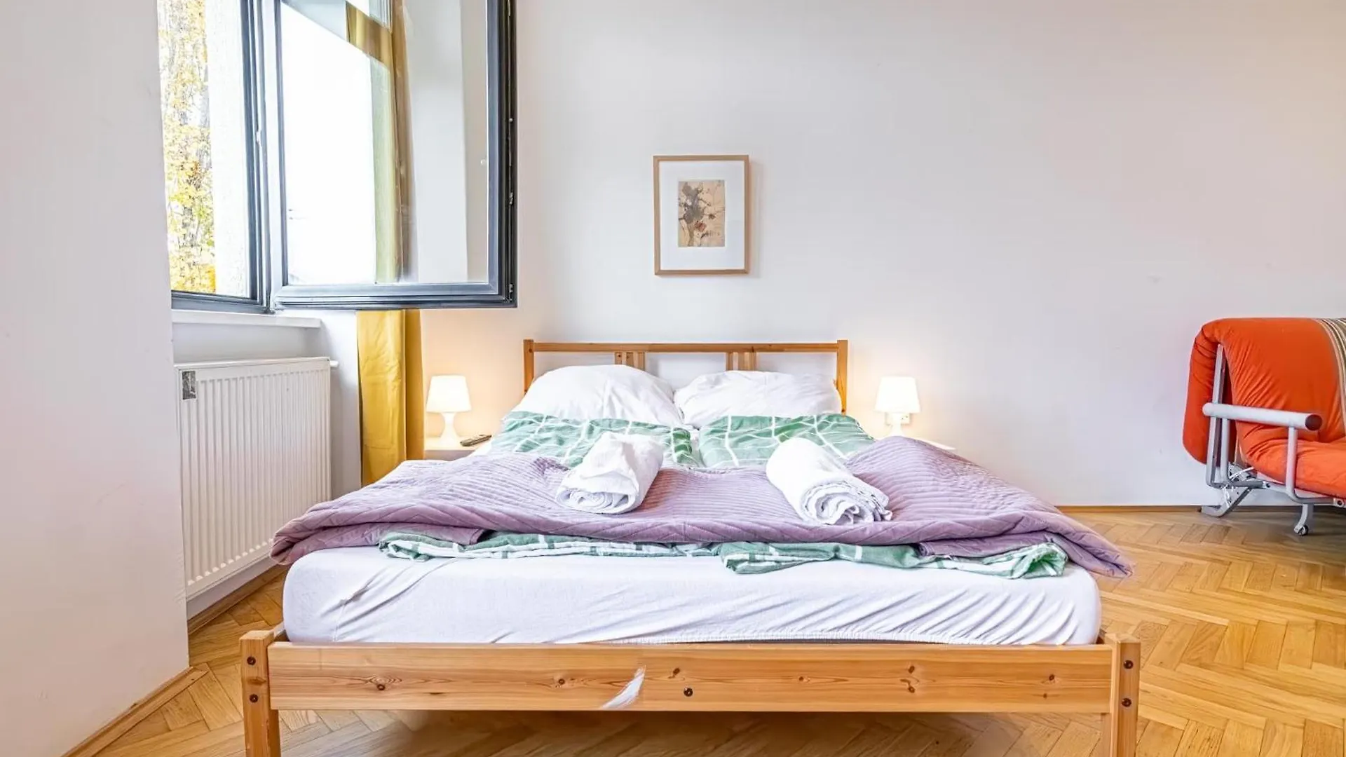 Near Danube & Millenium Tower - Massive Shared 4Br Apt Viena Austria