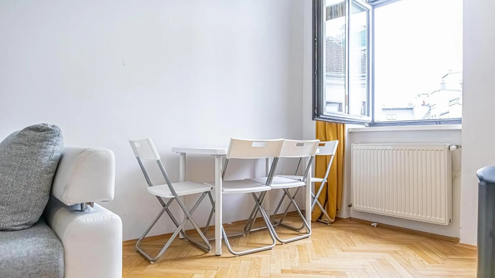 Near Danube & Millenium Tower - Massive Shared 4Br Apt Viena