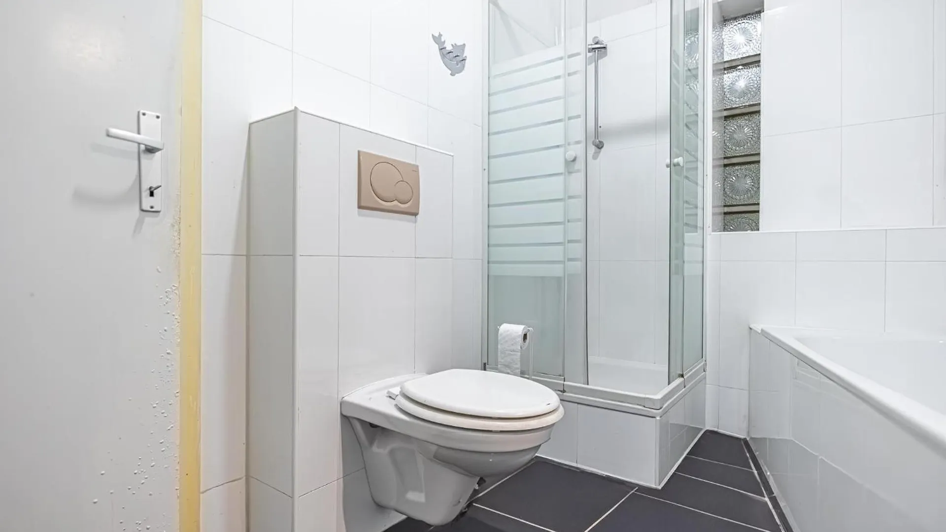 Near Danube & Millenium Tower - Massive Shared 4Br Apt Vídeň Rakousko